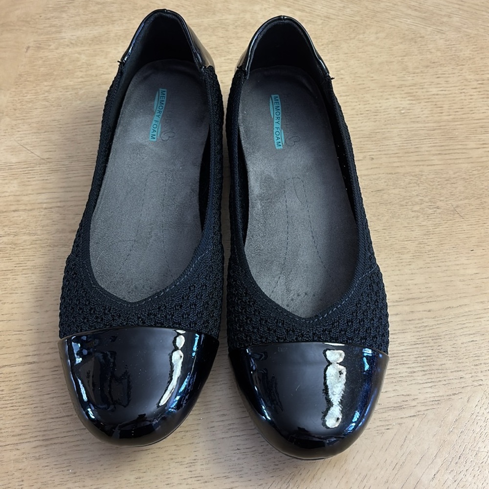 BareTraps. Black with patton leather toes & heels Excellent condition size 10 M.